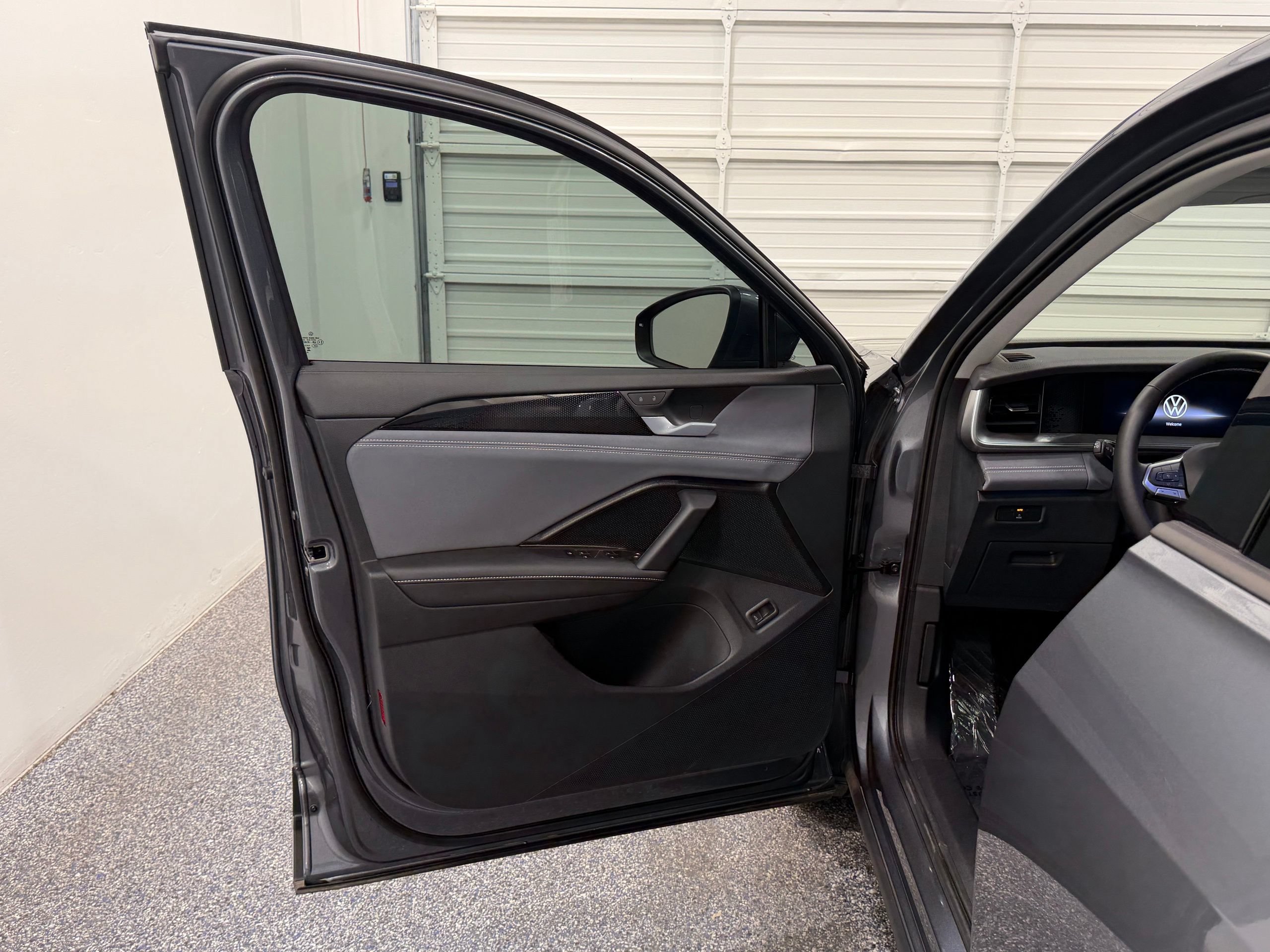 Used 2026 Volkswagen Tiguan SE w/ Panoramic Sunroof Package AWD/4WD image 19