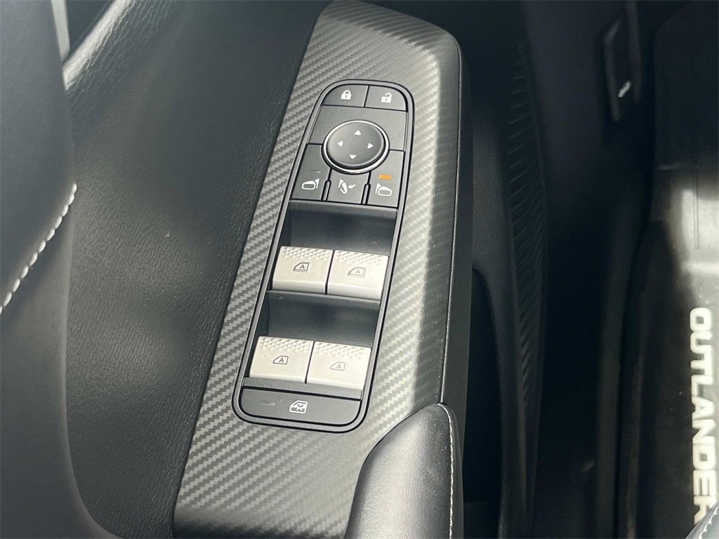 New 2025 Mitsubishi Outlander SE image 29