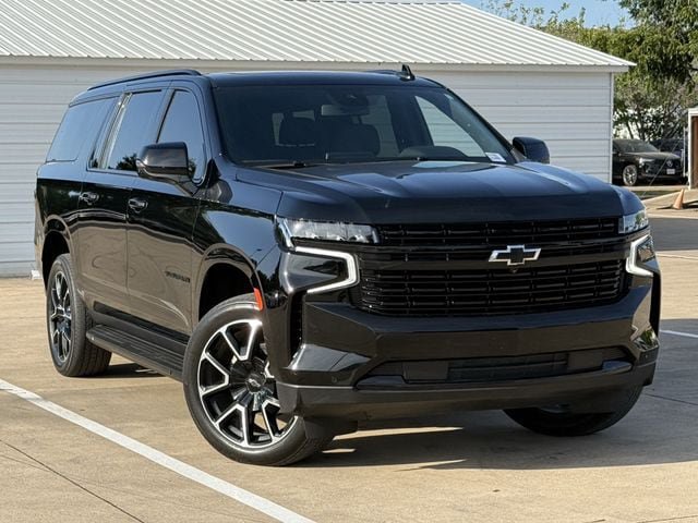 Used 2024 Chevrolet Suburban RST w/ Luxury Package RWD image 2