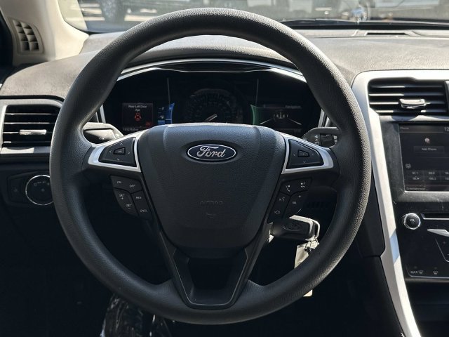 Used 2014 Ford Fusion SE FWD image 25