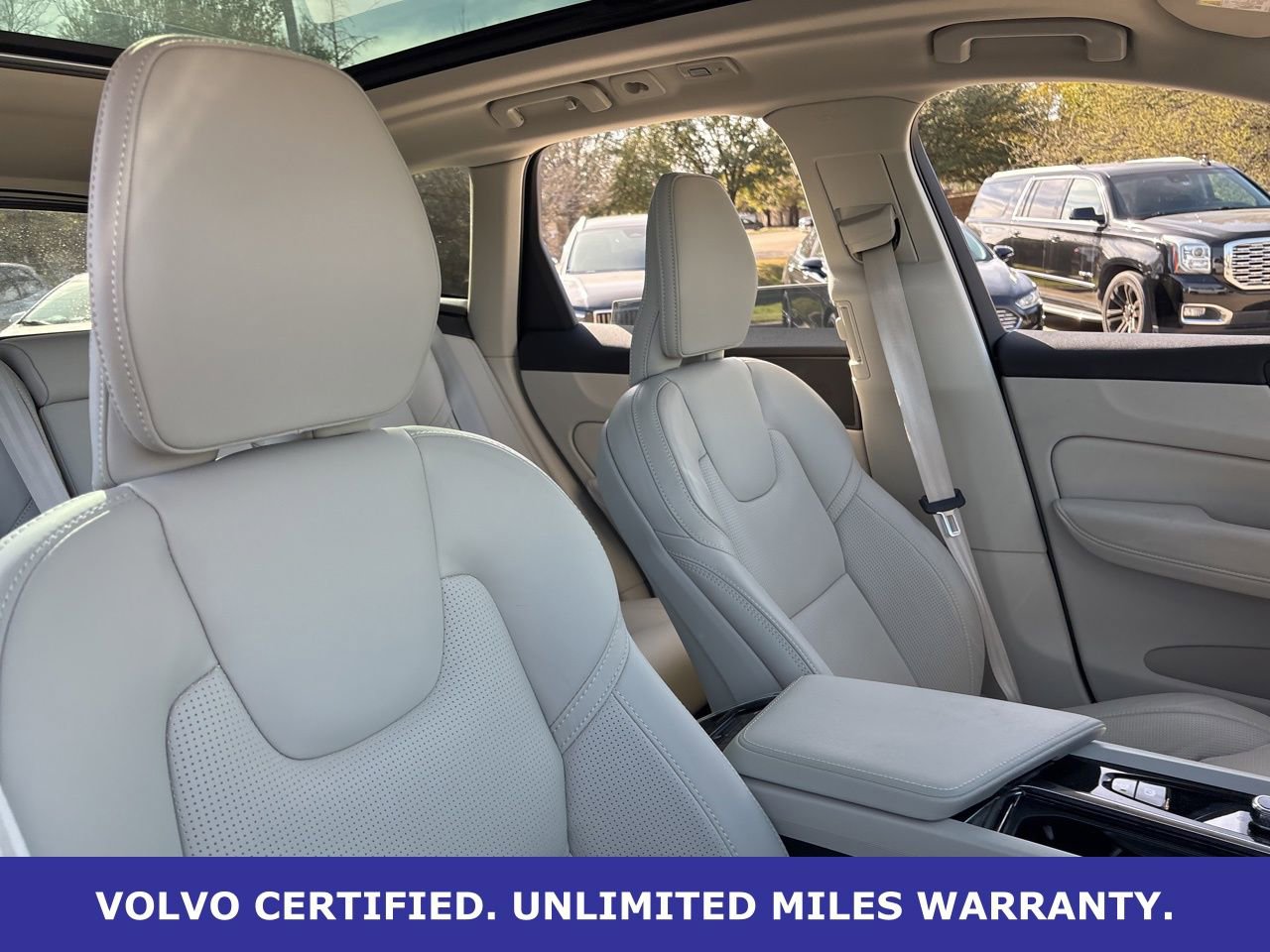 Used 2023 Volvo XC60 B5 Ultimate w/ Climate Package image 12