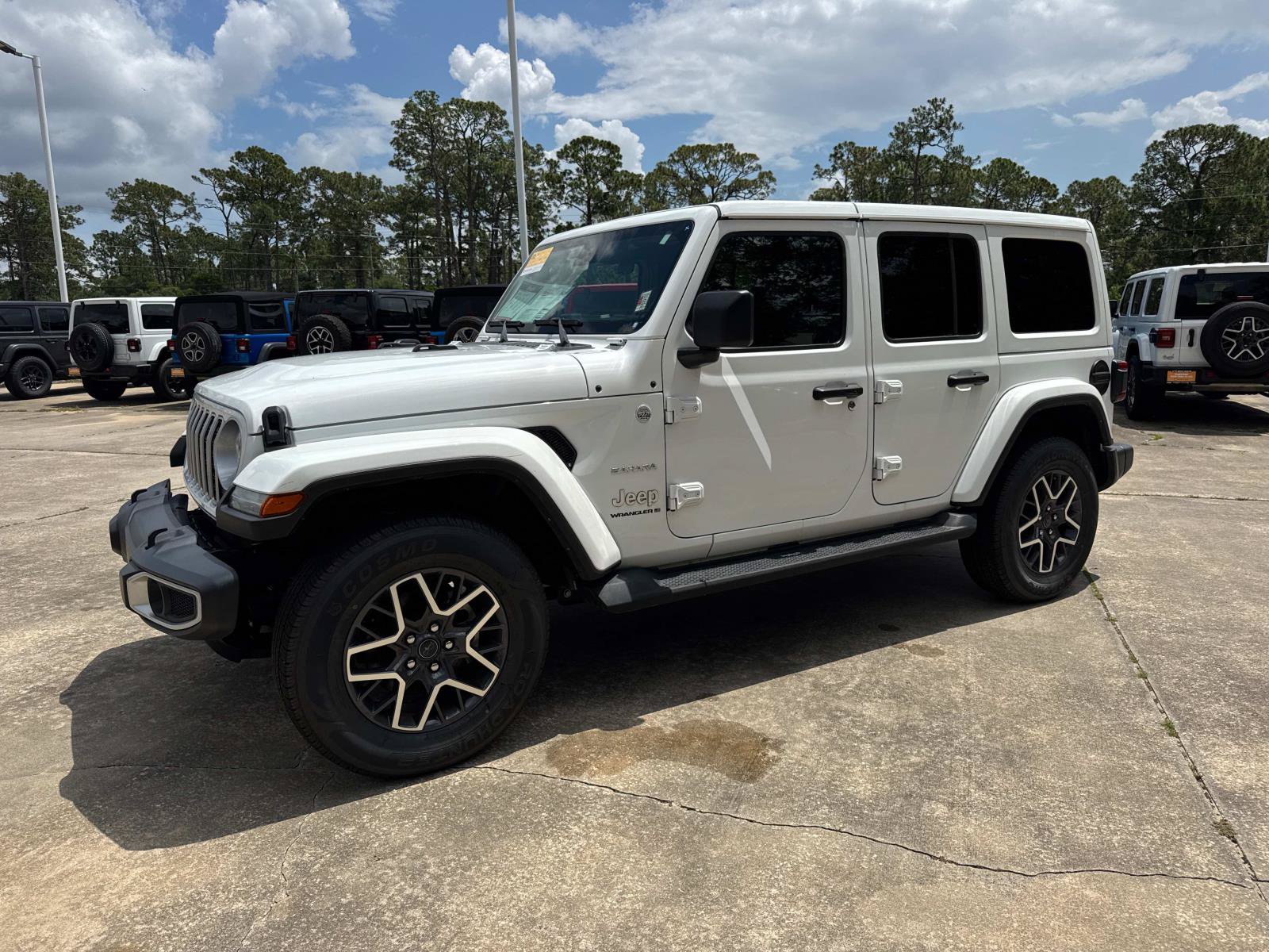 Certified 2024 Jeep Wrangler Unlimited Sahara AWD/4WD image 7