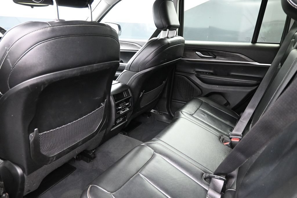 Used 2023 Jeep Grand Cherokee Limited AWD/4WD image 22