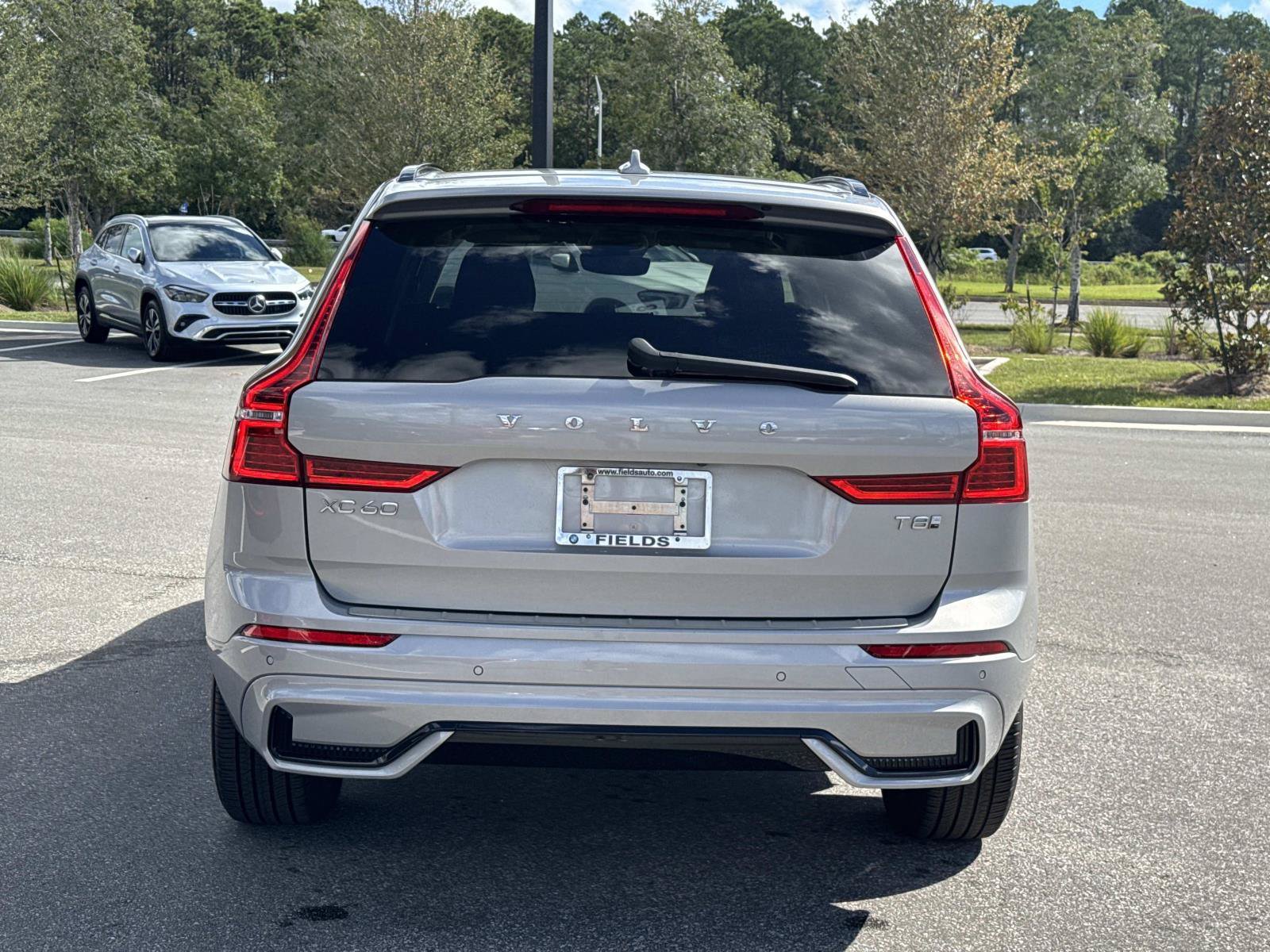 Used 2025 Volvo XC60 T8 Core w/ Protection Package Premier AWD/4WD image 4