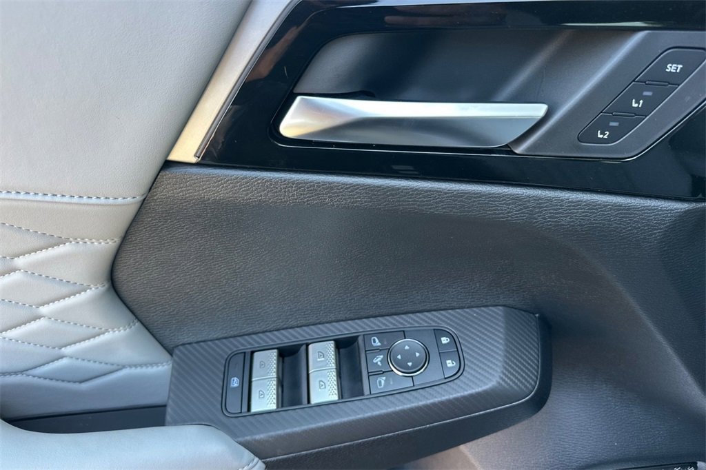 New 2025 Mitsubishi Outlander SEL image 12