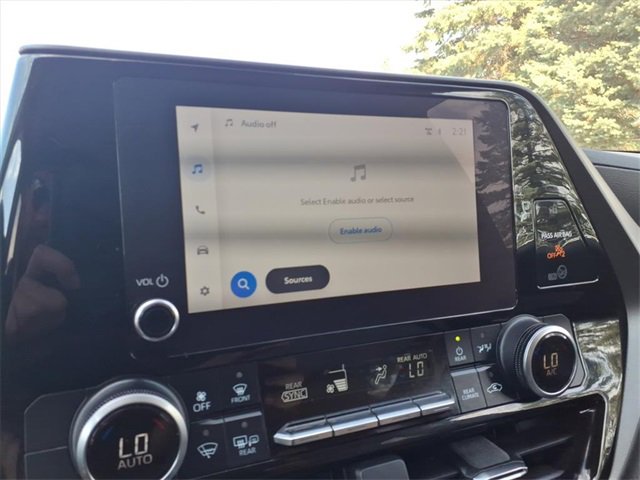 Used 2024 Toyota Highlander LE image 19