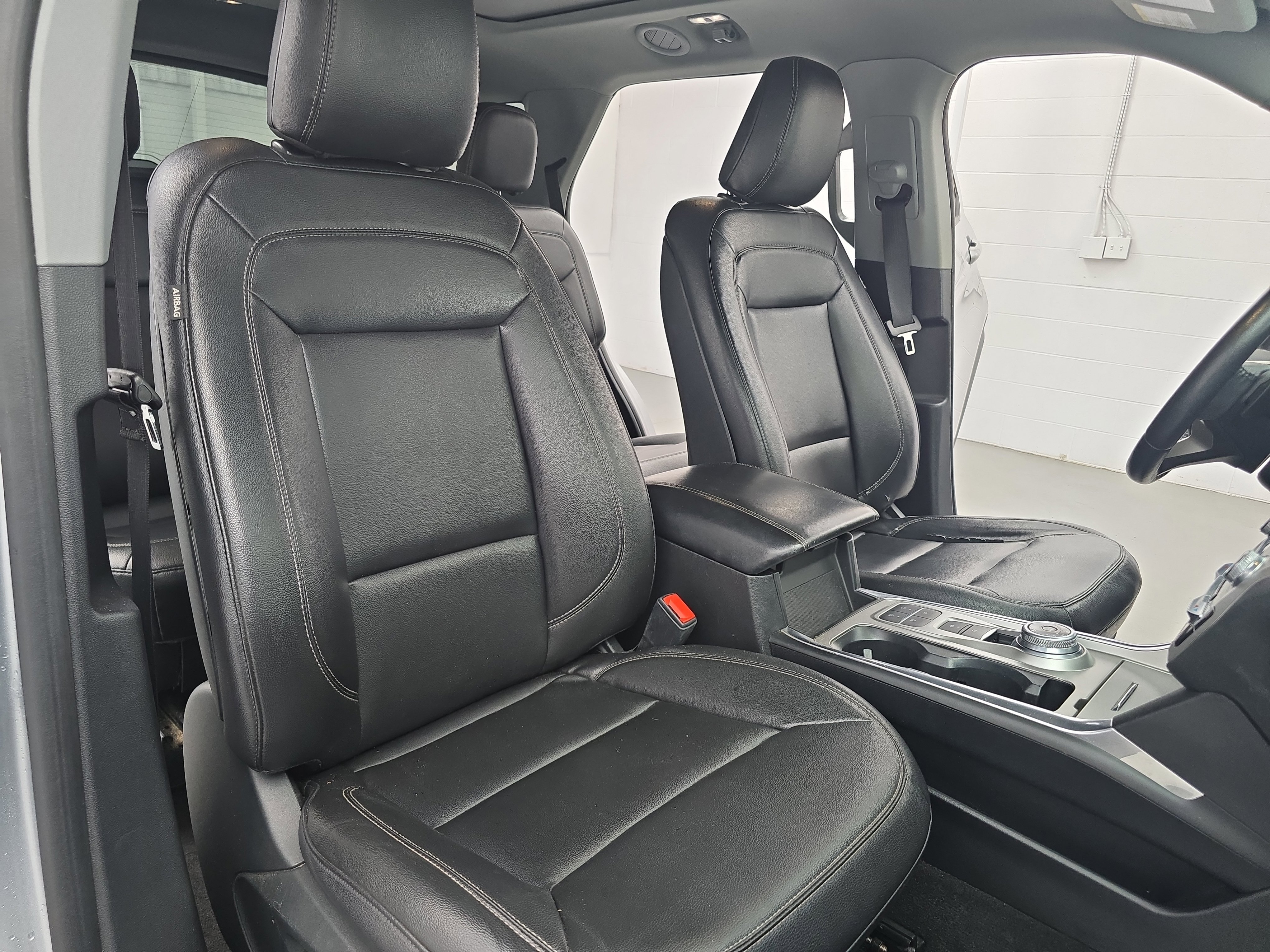 Used 2020 Ford Explorer XLT w/ Equipment Group 202A image 10