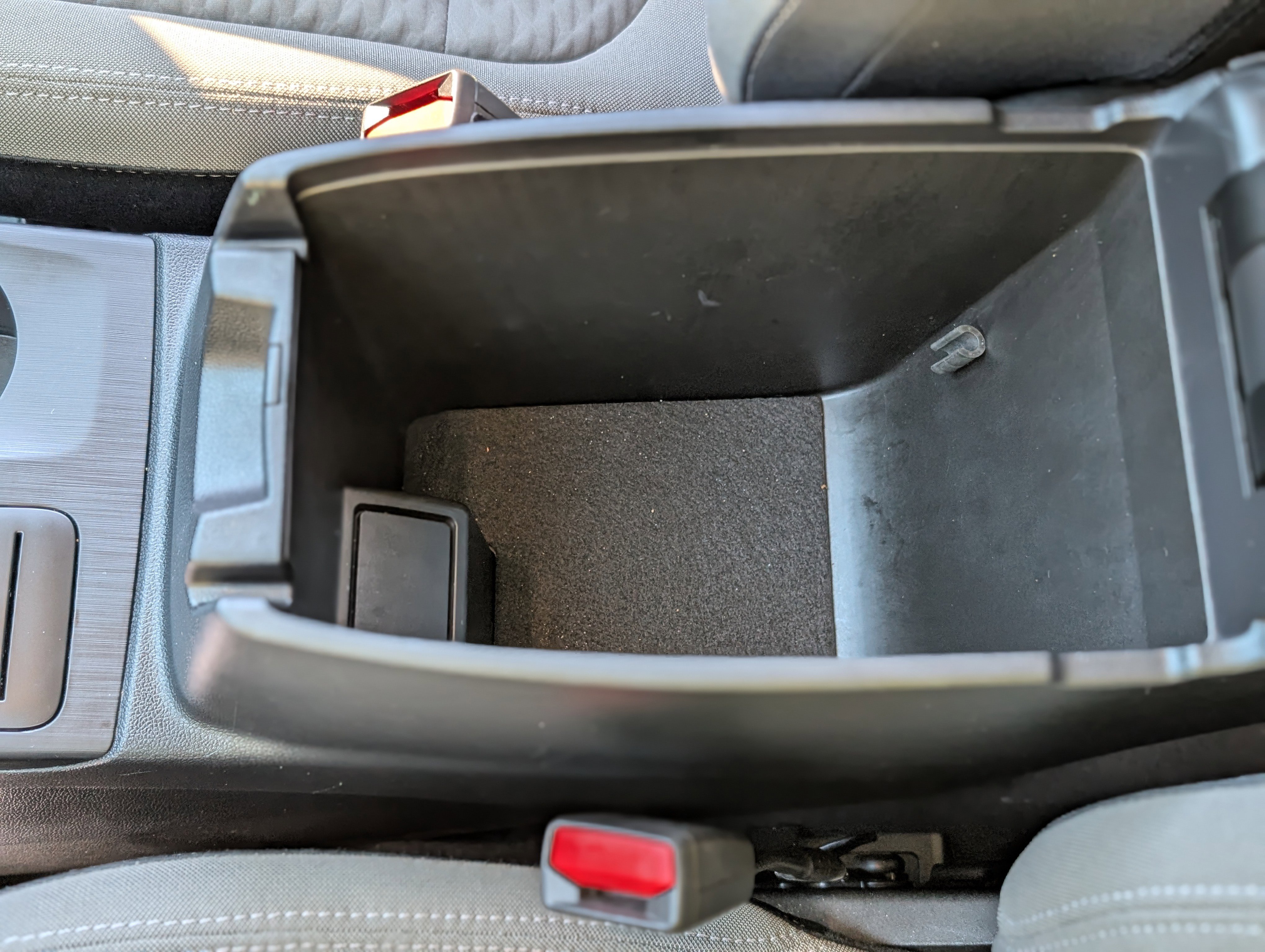Used 2022 Ford Escape SE w/ SE Sport Appearance Package image 24