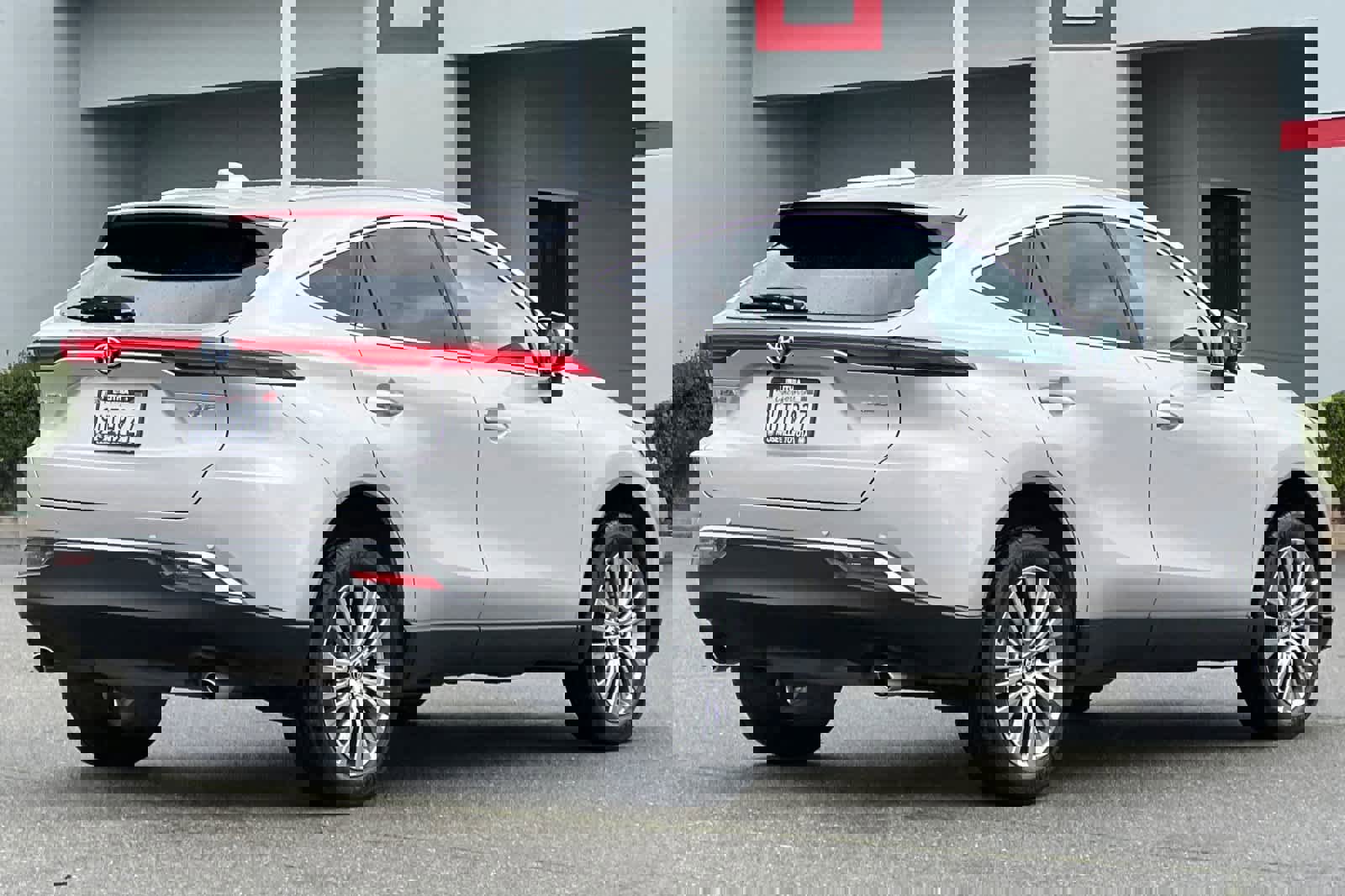 Certified 2023 Toyota Venza XLE image 2