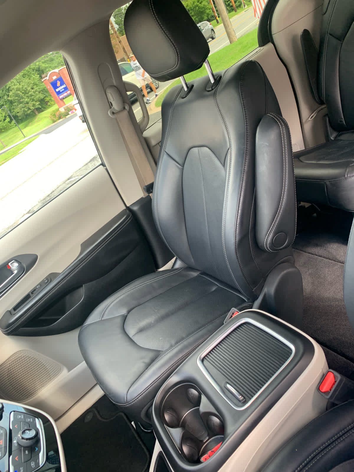 Used 2022 Chrysler Pacifica Touring-L FWD image 20