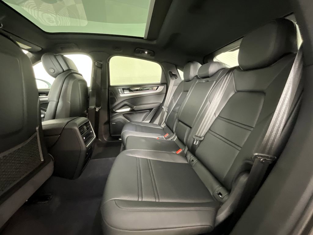 Used 2024 Porsche Cayenne Coupe image 25