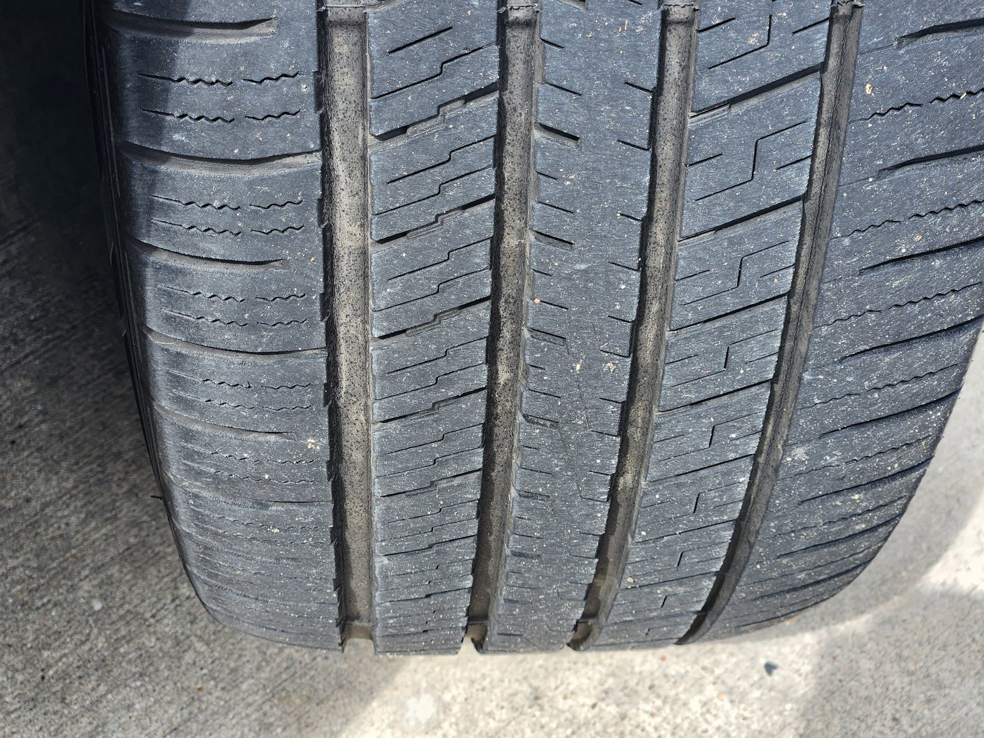 Used 2019 Chrysler Pacifica Limited w/ Tire & Wheel Group image 12