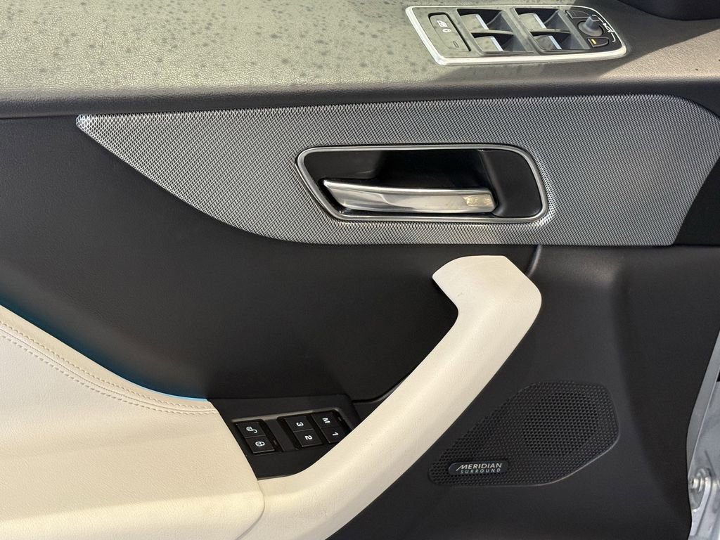 Used 2020 Jaguar F-PACE SVR image 21