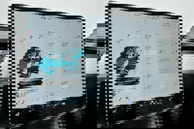 Used 2022 Tesla Model Y Long Range image 32