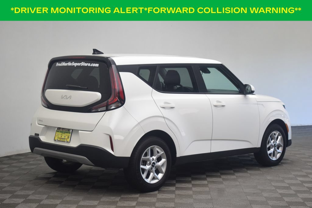 Used 2025 Kia Soul LX w/ LX Technology Package FWD image 7