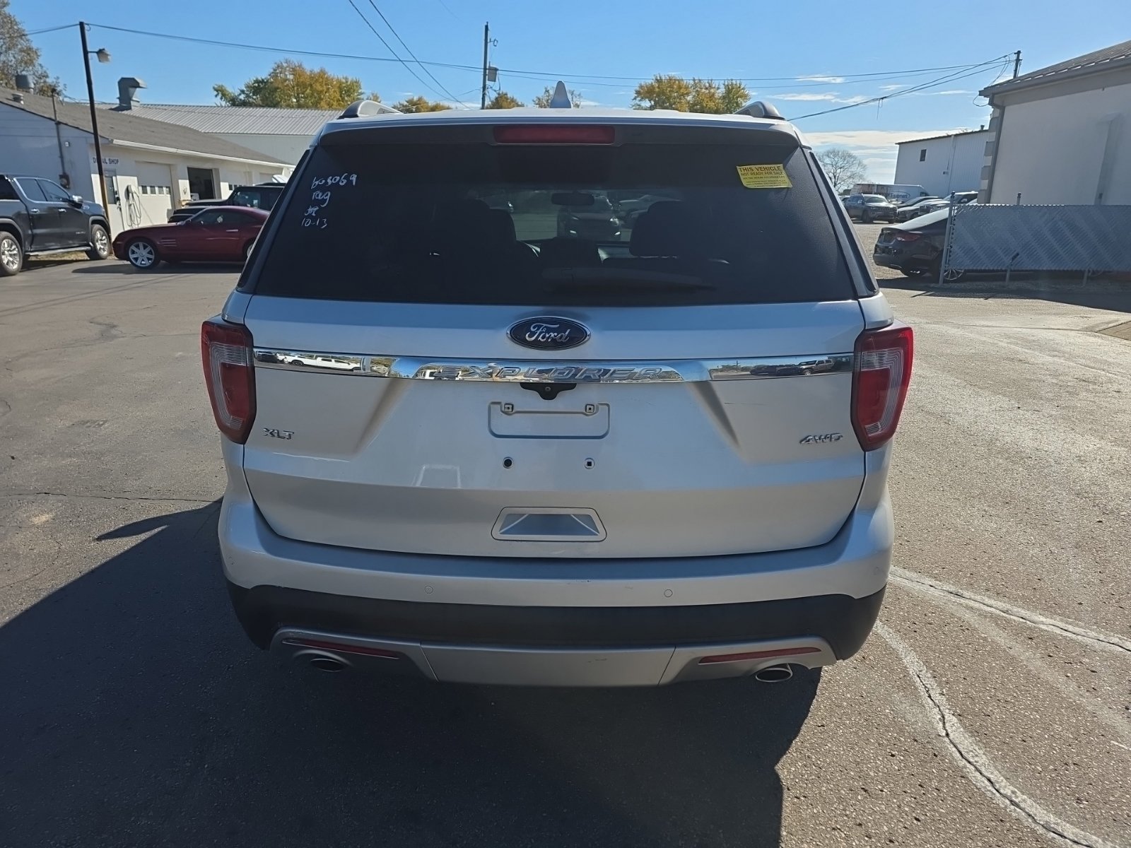 Used 2017 Ford Explorer XLT w/ Equipment Group 202A AWD/4WD image 4