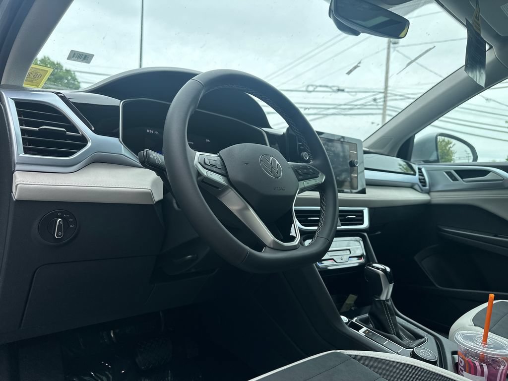 New 2026 Volkswagen Taos SE AWD/4WD image 11