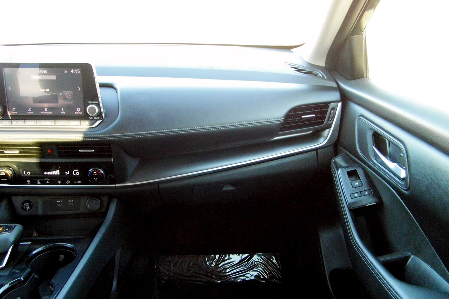 Used 2024 Nissan Rogue SV image 21