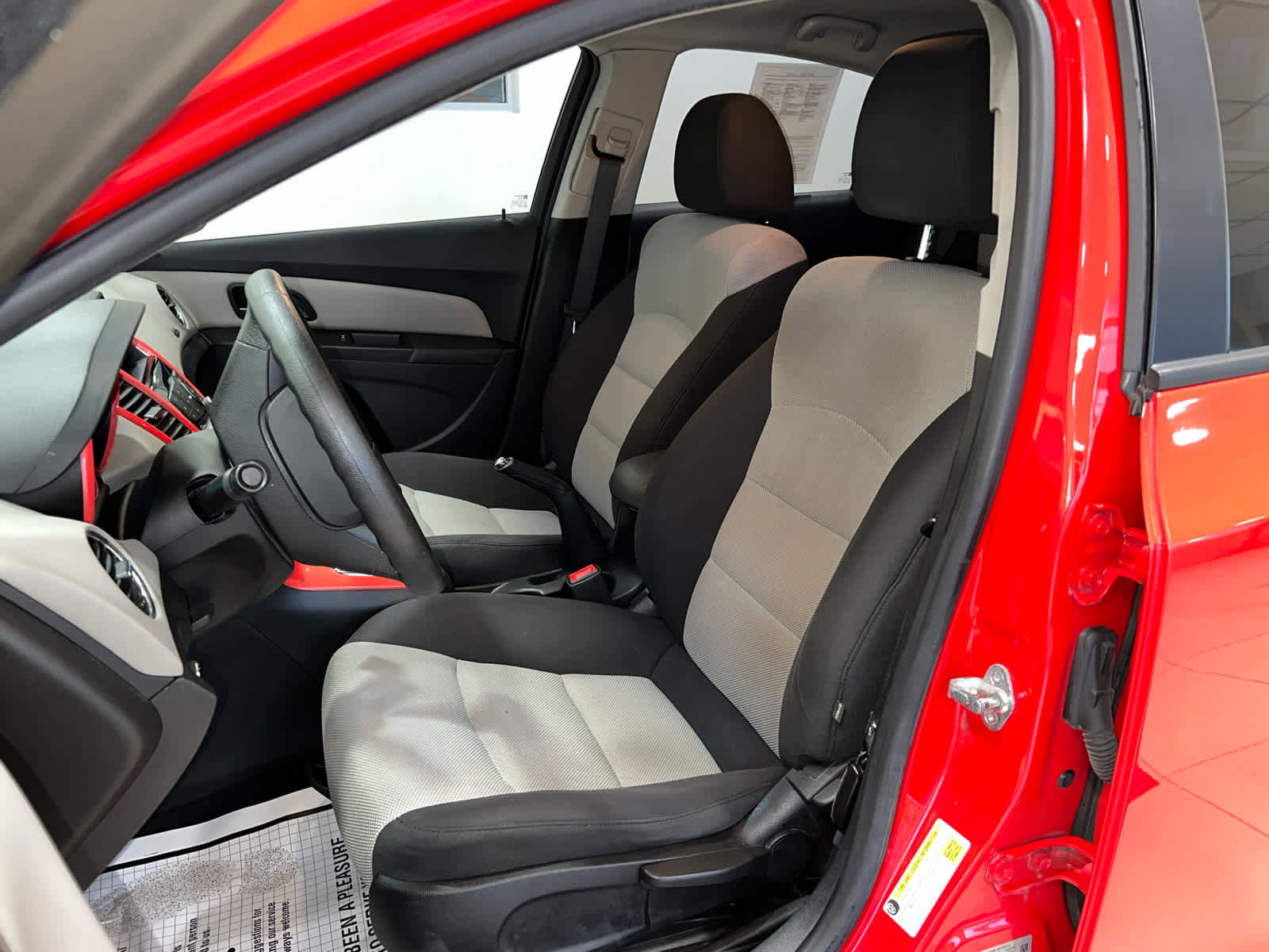 Used 2015 Chevrolet Cruze LS FWD image 17