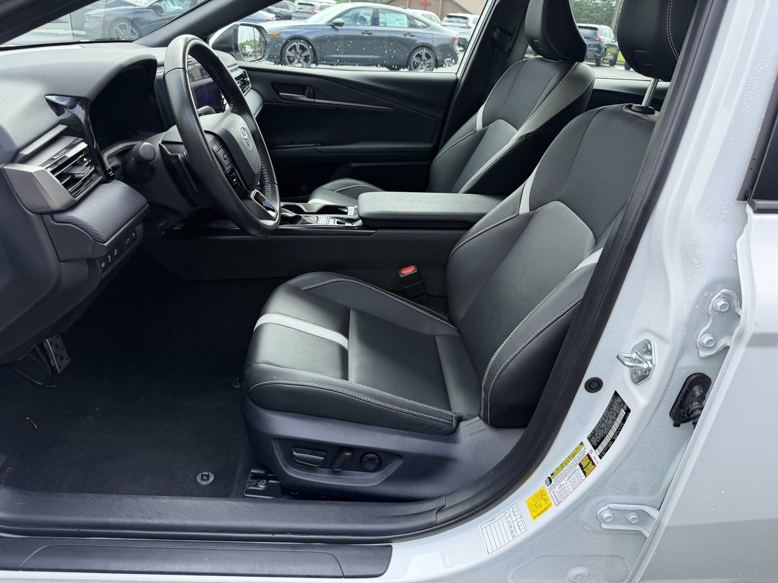Used 2025 Toyota Camry SE FWD image 15