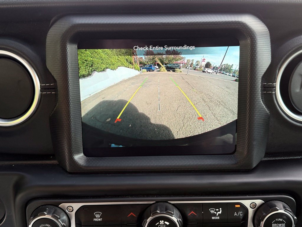 Used 2023 Jeep Wrangler Unlimited Sahara AWD/4WD image 26
