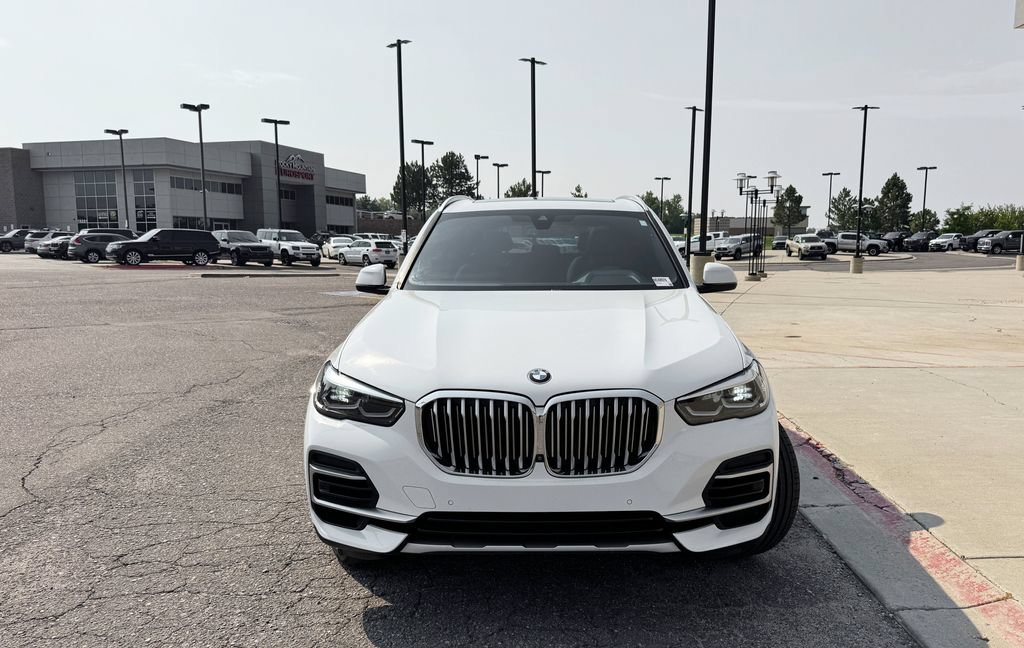 Used 2022 BMW X5 xDrive40i w/ Parking Assistance Package AWD/4WD image 3