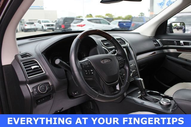 Used 2018 Ford Explorer Platinum AWD/4WD image 2