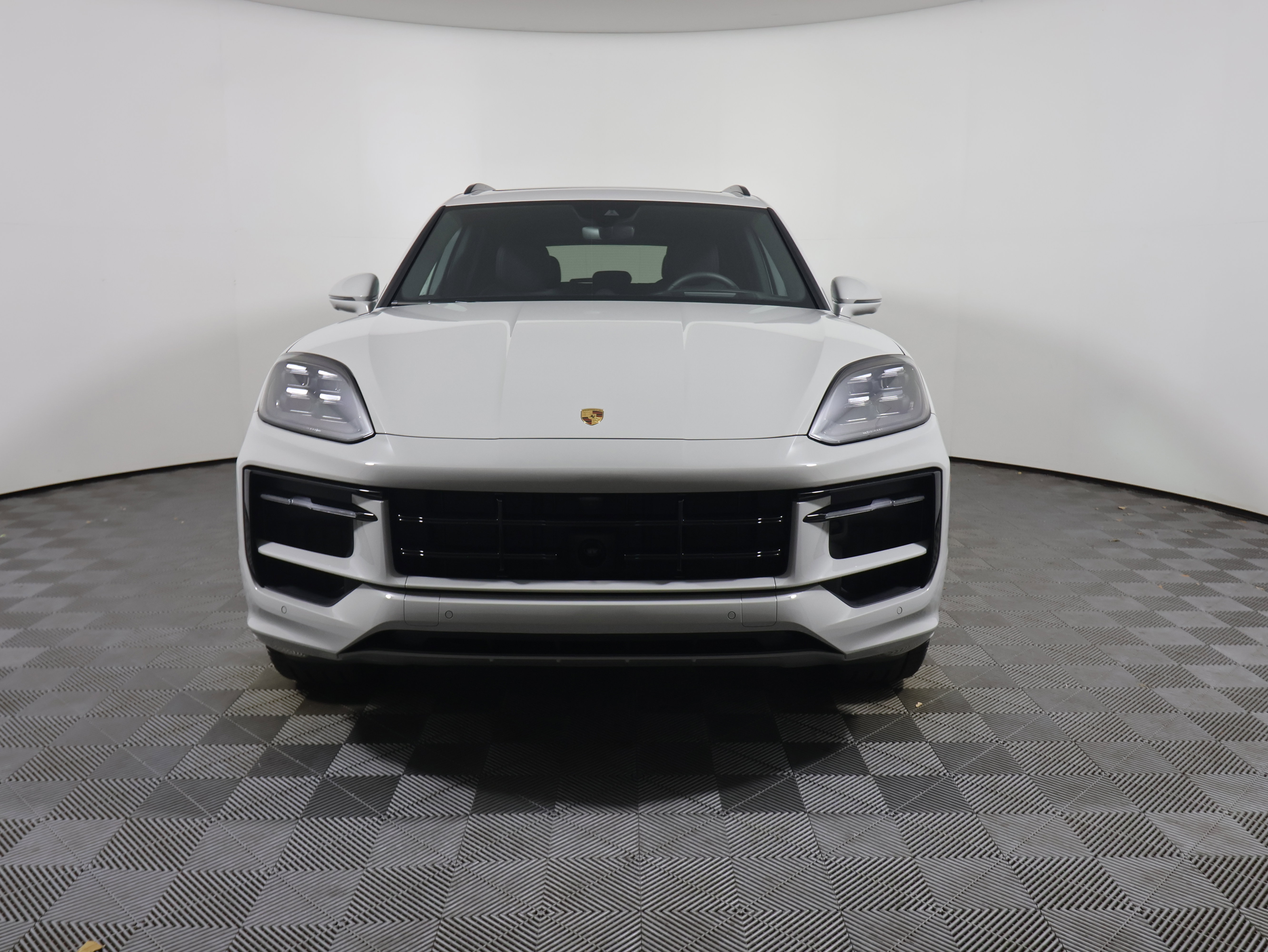 New 2025 Porsche Cayenne GTS image 10