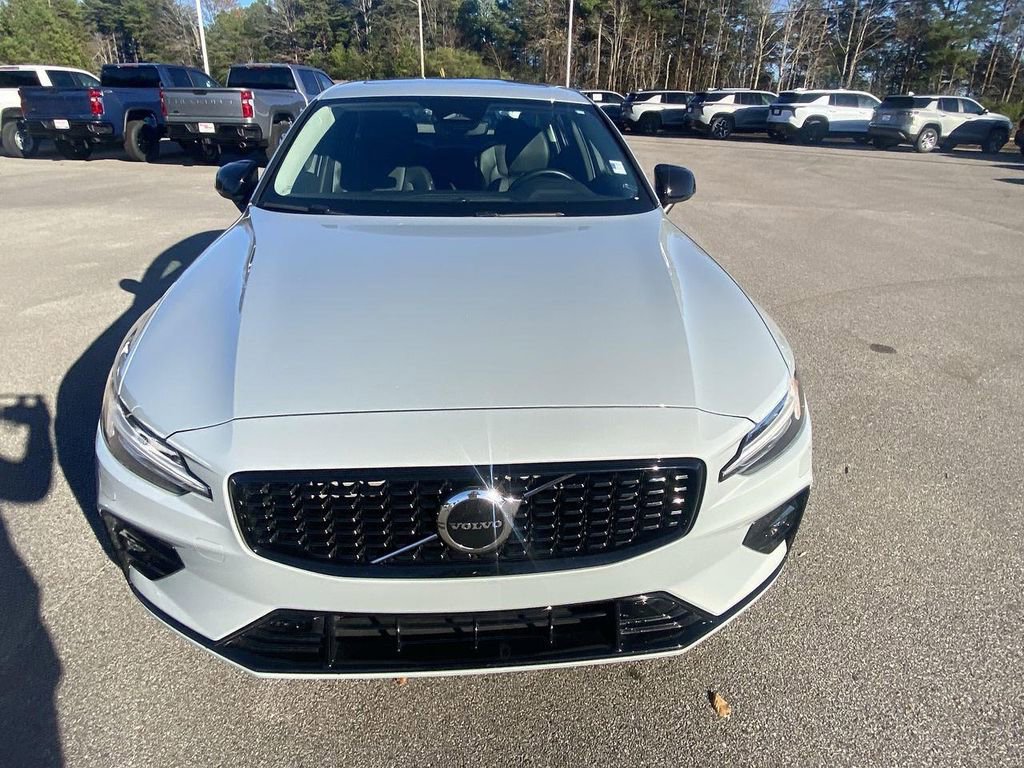 Used 2024 Volvo S60 B5 Core image 31