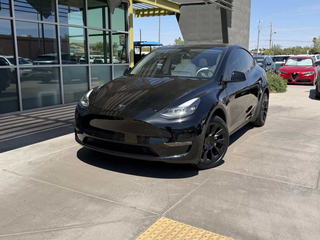 Used 2022 Tesla Model Y Long Range AWD/4WD image 2