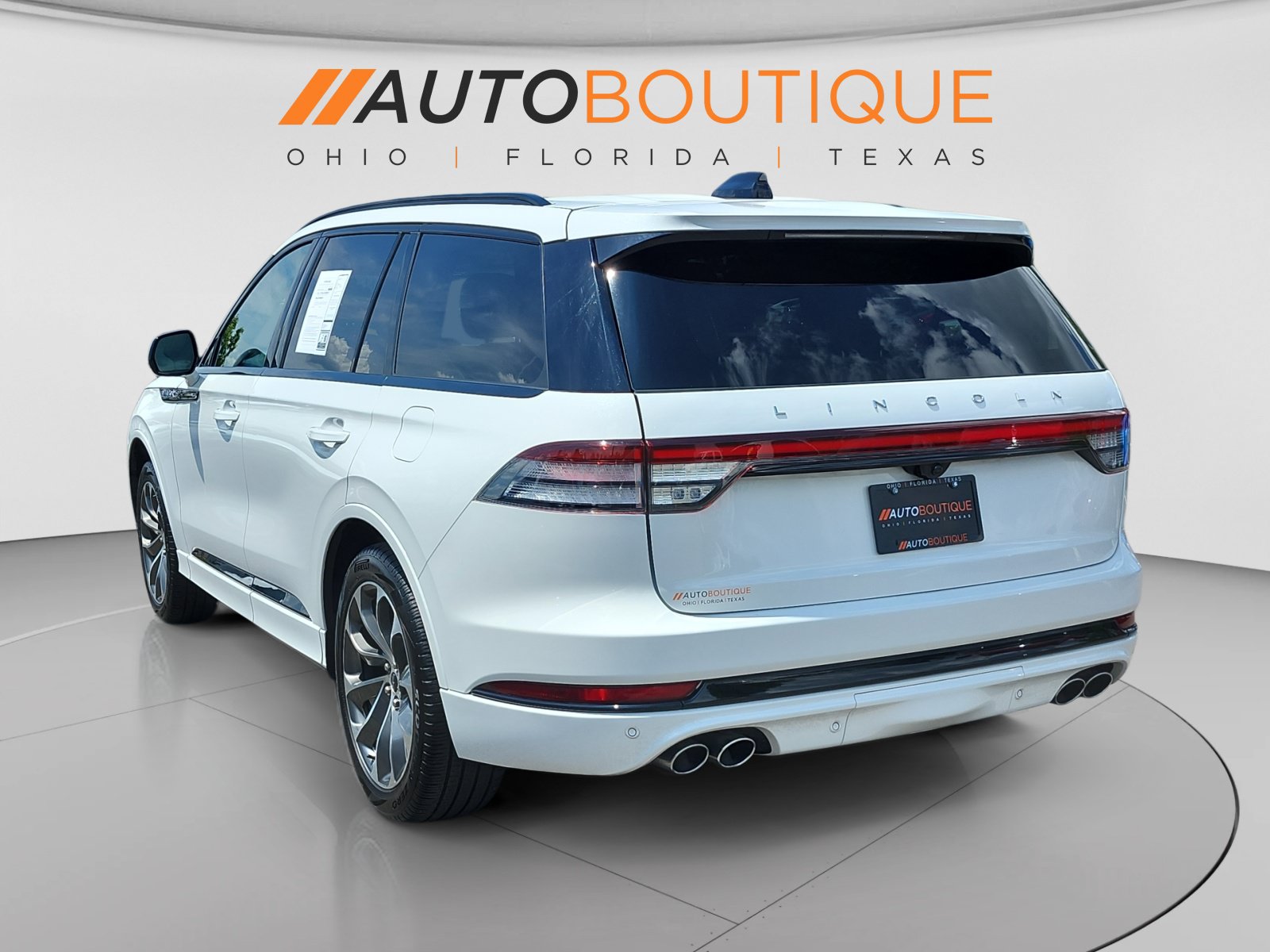 Used 2025 Lincoln Aviator AWD w/ Jet Appearance Package image 3