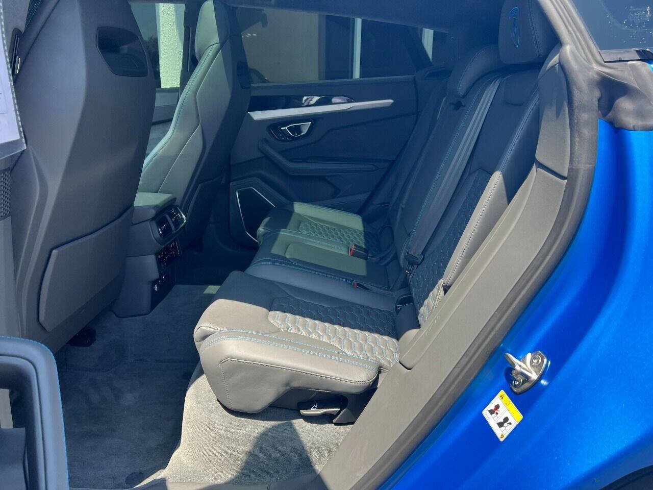 Used 2021 Lamborghini Urus AWD/4WD image 16