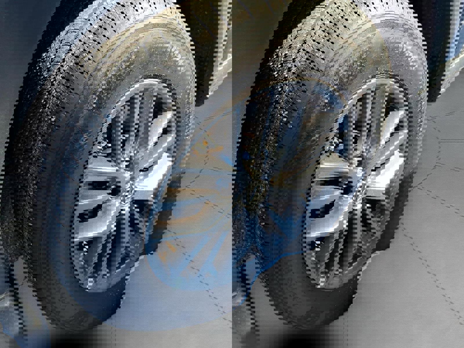 Used 2025 Nissan Rogue S image 5