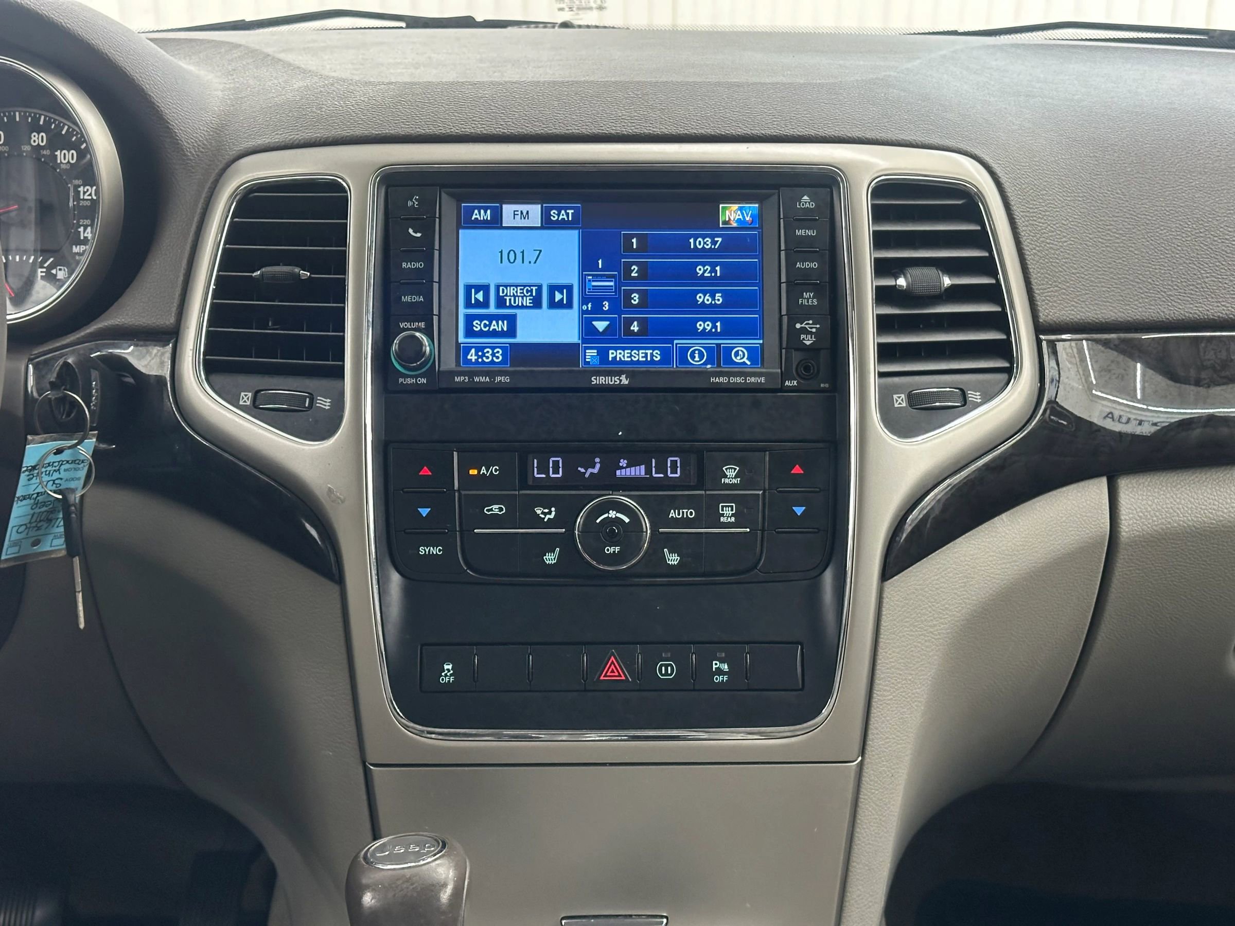 Used 2011 Jeep Grand Cherokee Laredo RWD image 19