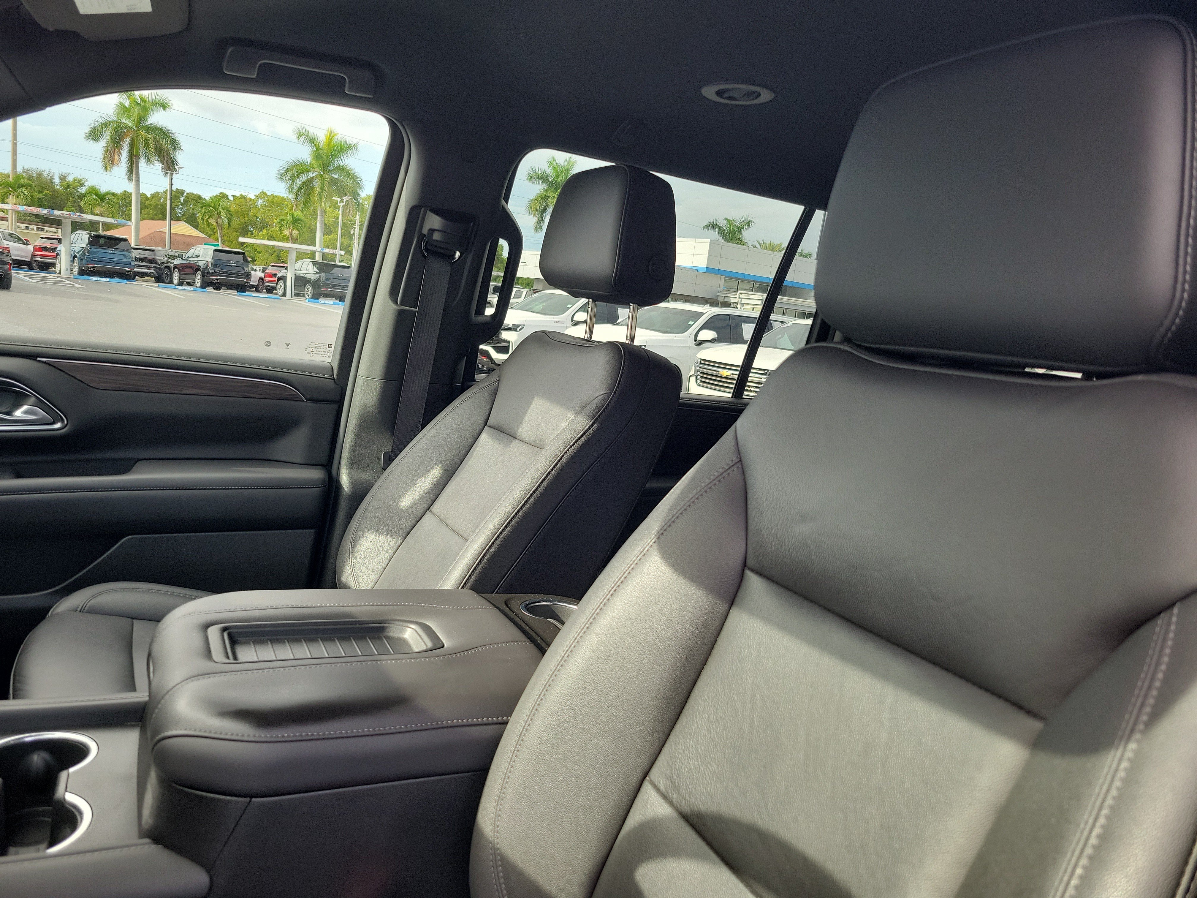 Used 2022 Chevrolet Suburban Z71 AWD/4WD image 15
