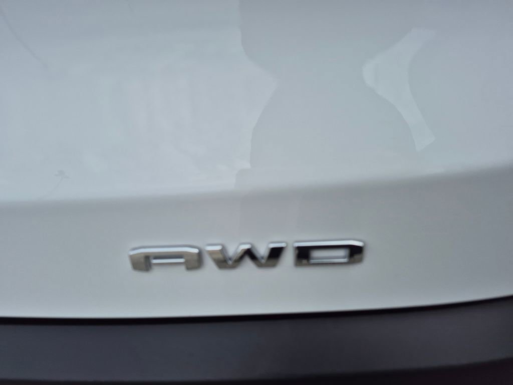 Used 2023 GMC Acadia SLE image 11