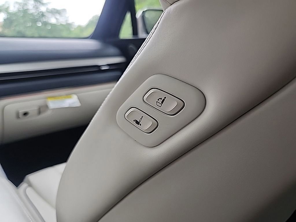 Certified 2026 Genesis GV80 3.5T Prestige AWD/4WD image 33