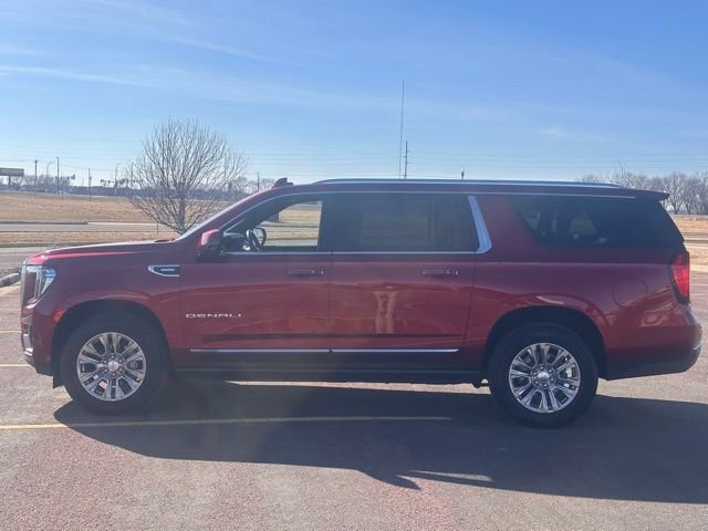 Used 2024 GMC Yukon XL Denali w/ Advanced Technology Package image 7