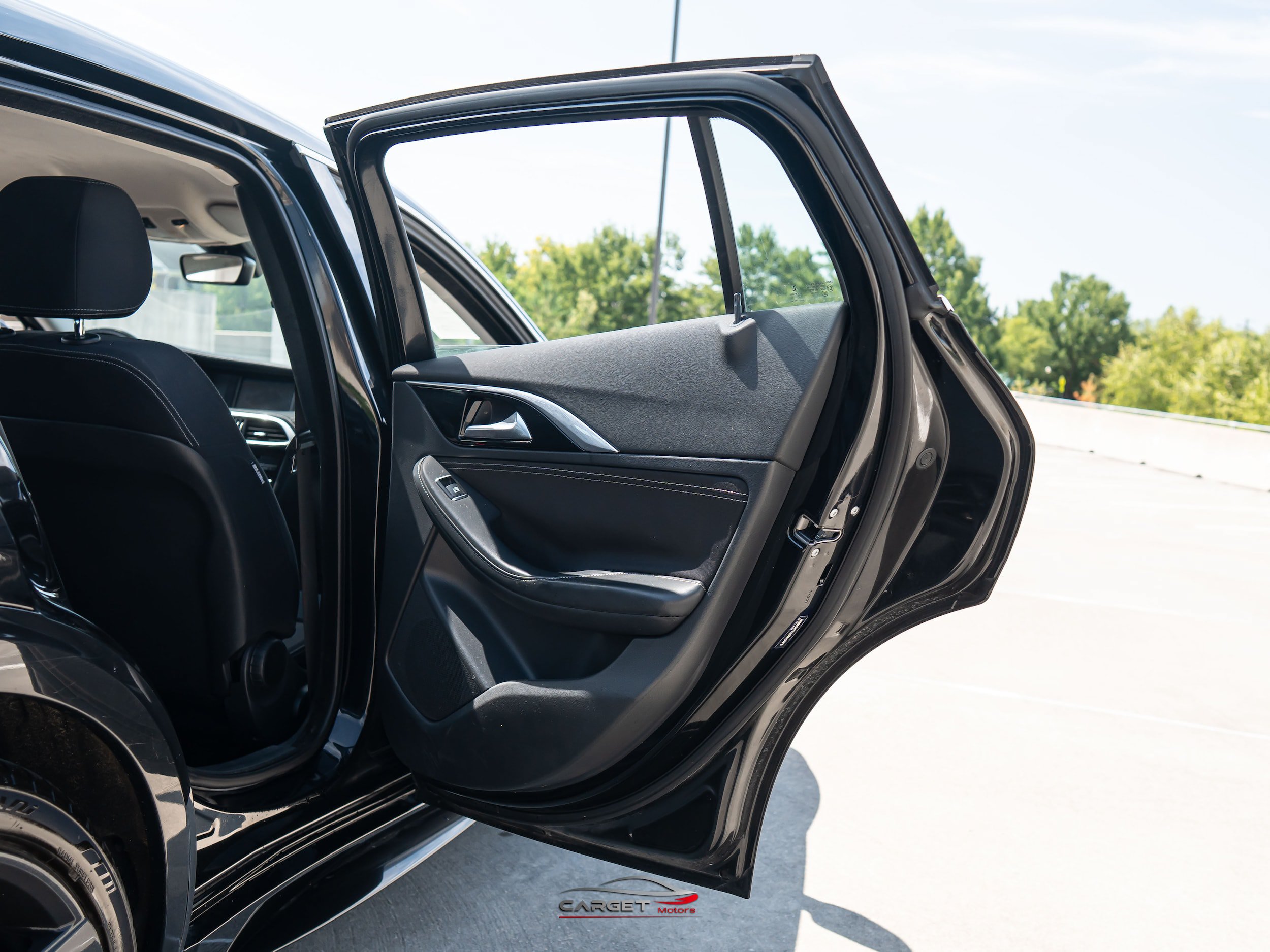 Used 2018 INFINITI QX30 FWD image 35