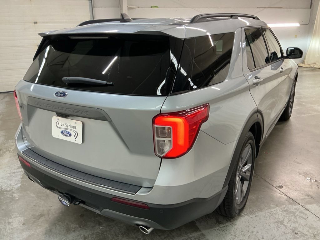 Used 2023 Ford Explorer XLT w/ Equipment Group 202A RWD image 11