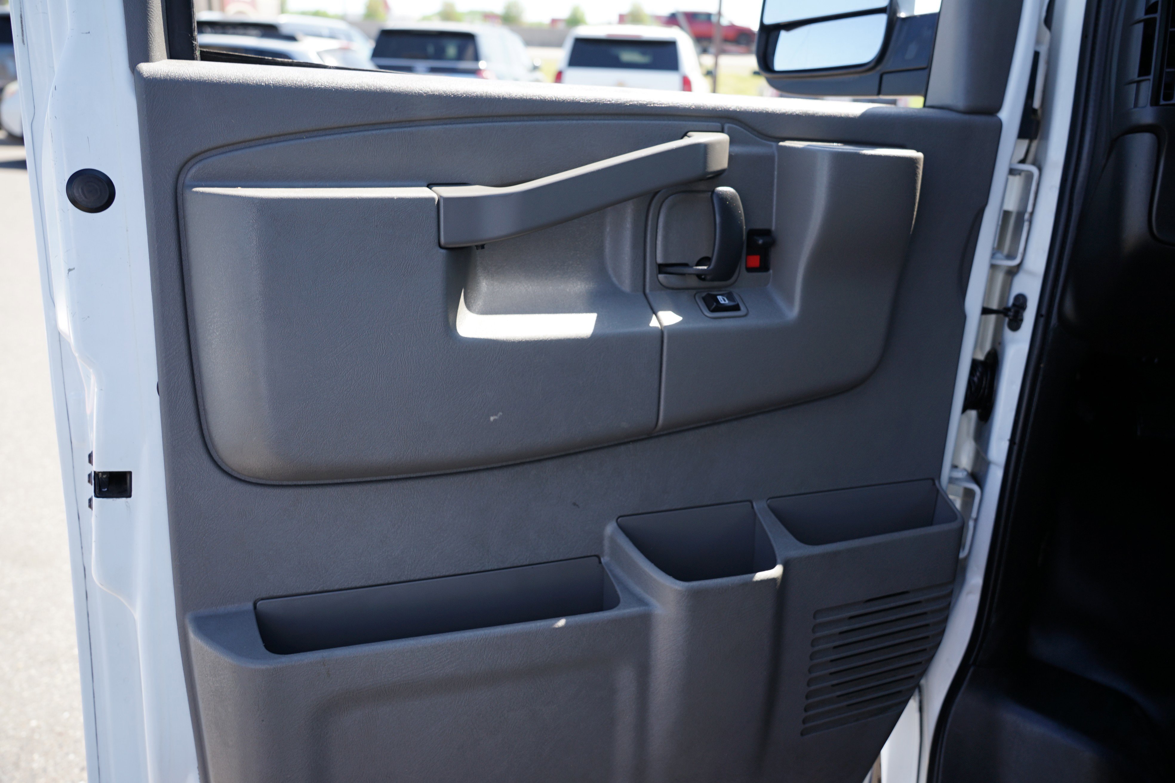 Used 2020 GMC Savana 3500 LS image 13