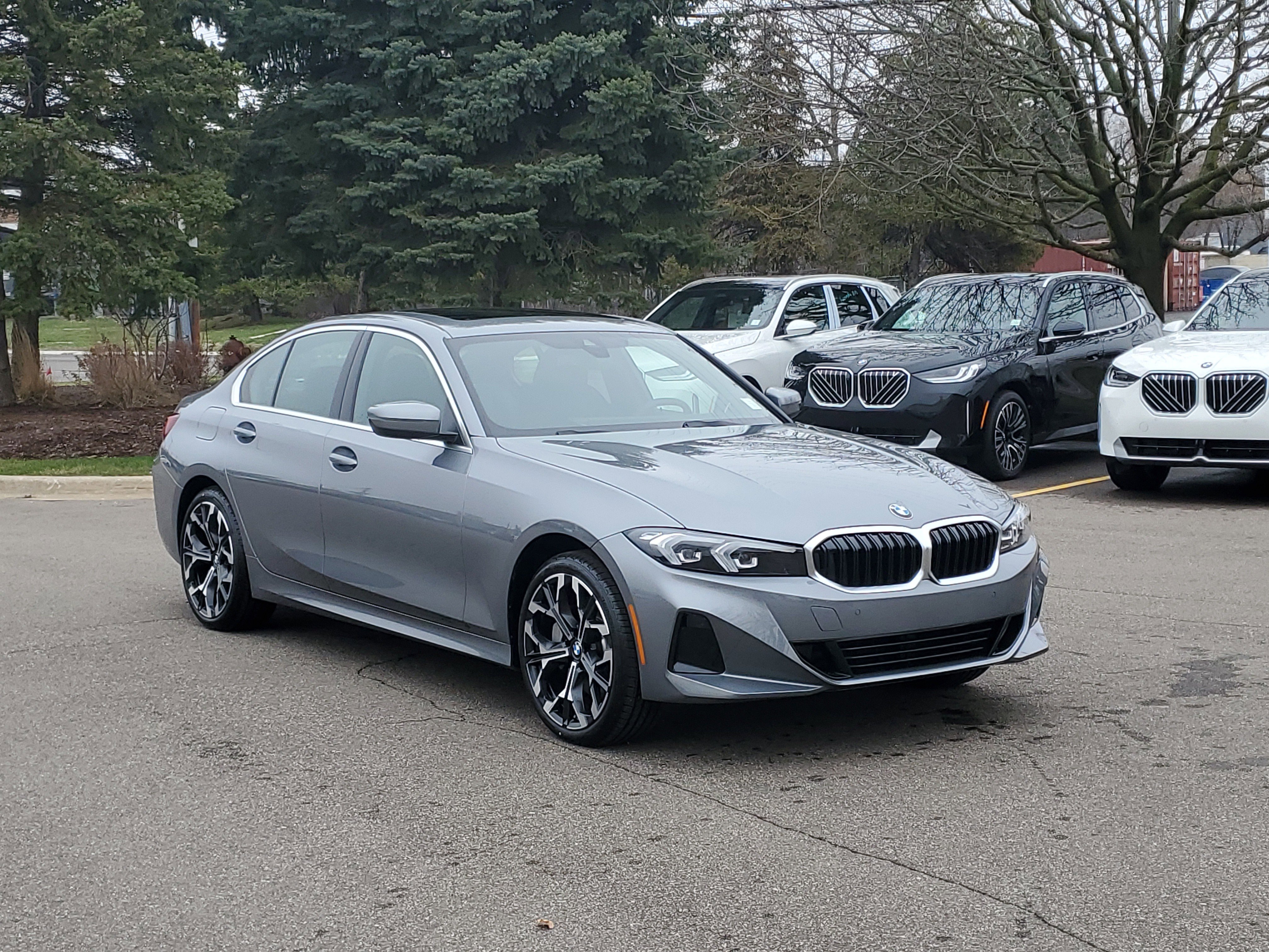 New 2026 BMW 330i xDrive Sedan w/ Premium Package AWD/4WD image 4