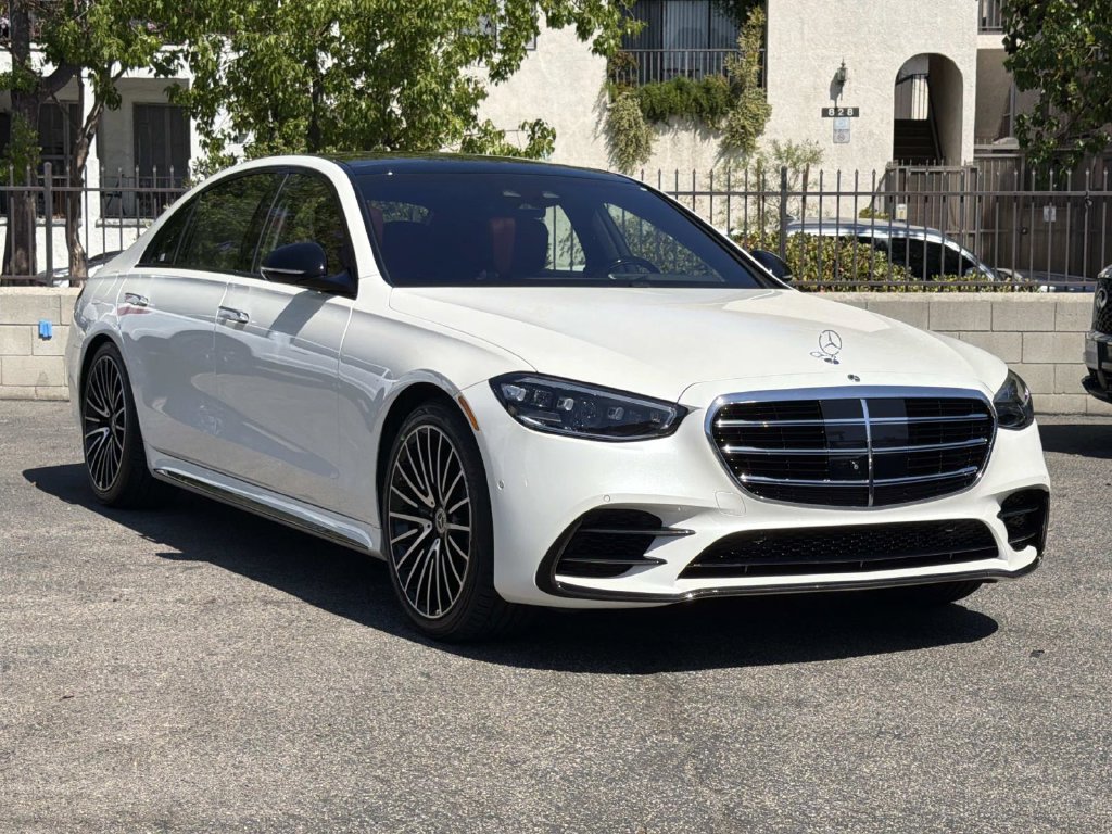 Used 2023 Mercedes-Benz S 580 4MATIC Sedan image 2