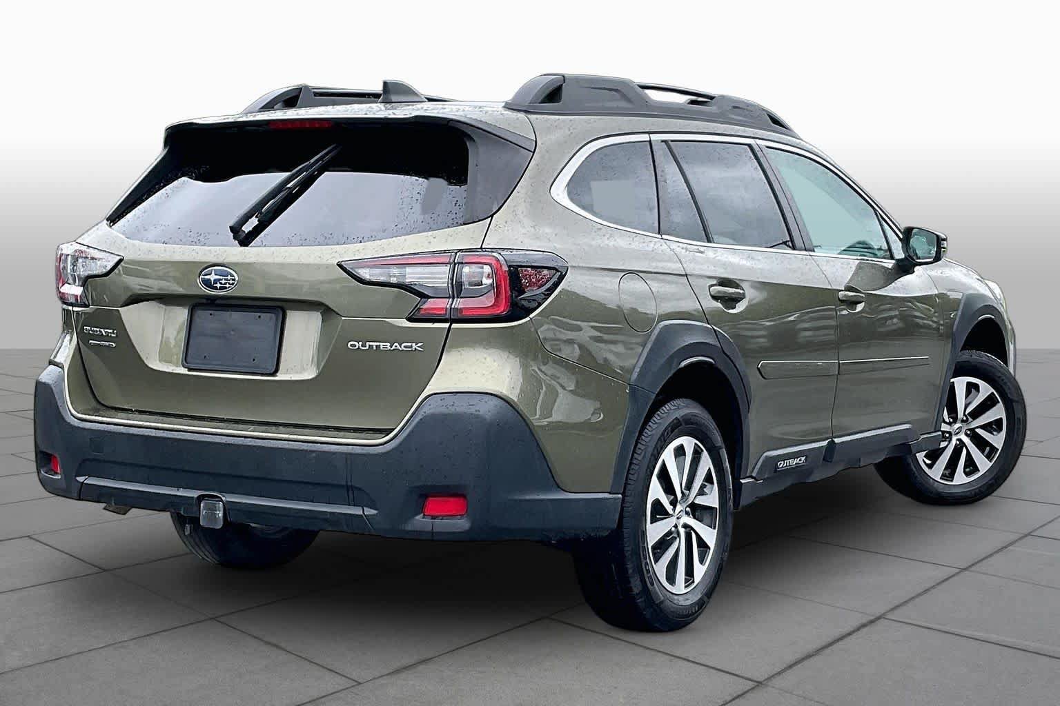 Used 2023 Subaru Outback Premium AWD/4WD image 12