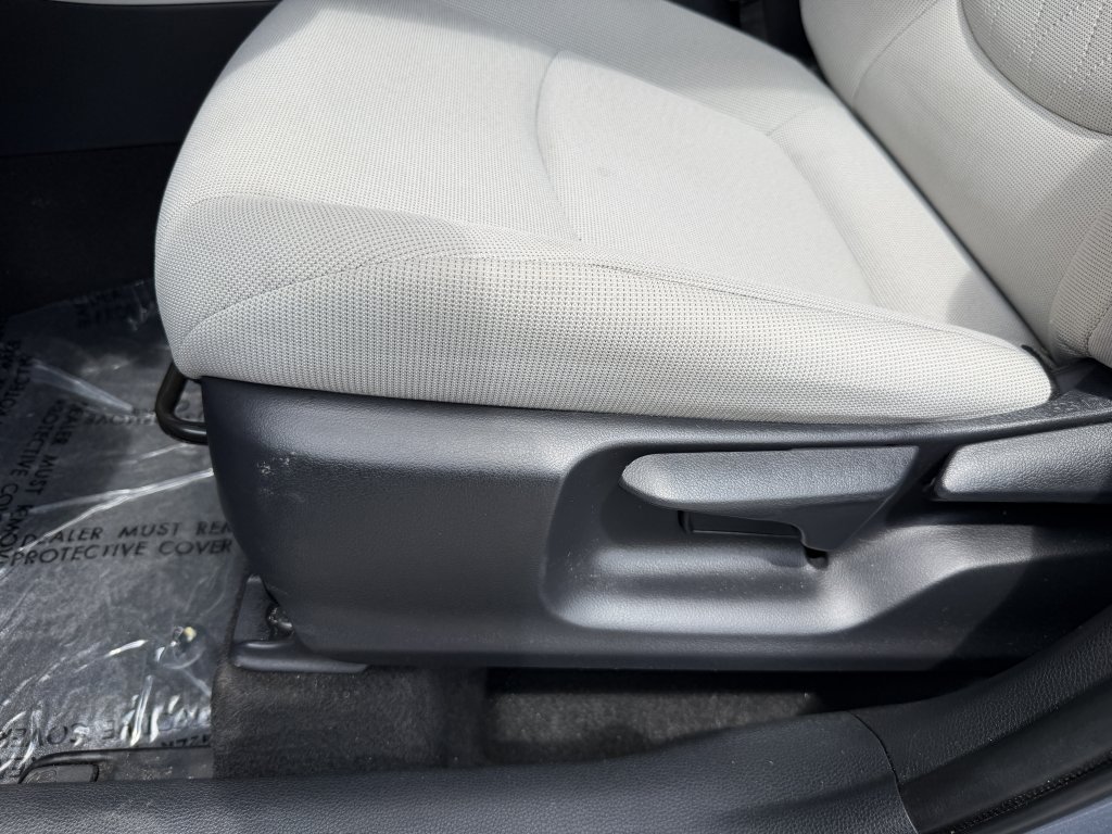 Used 2022 Toyota Corolla Cross LE FWD image 32