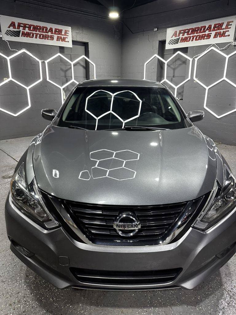 Used 2017 Nissan Altima 2.5 SR FWD image 2