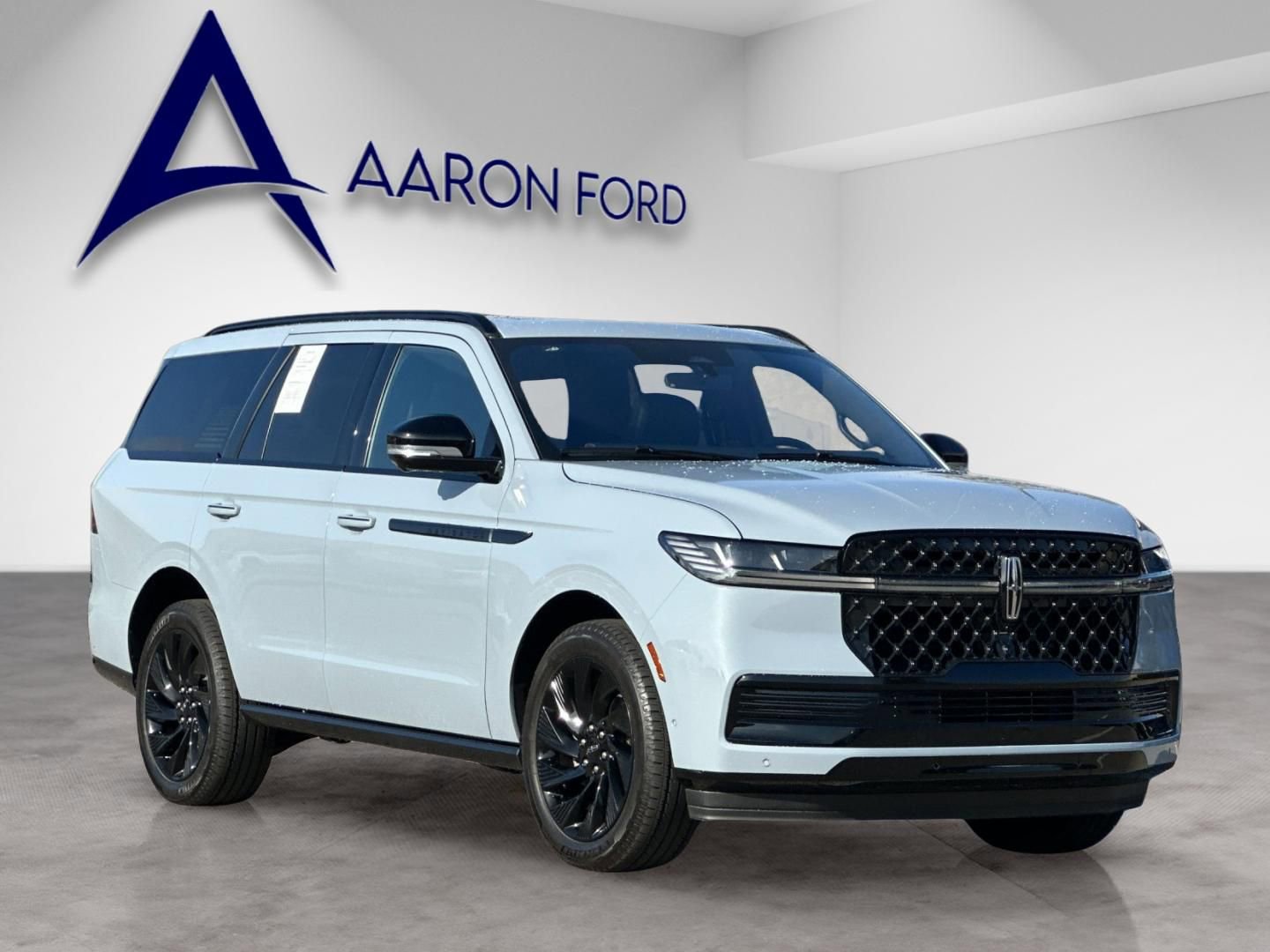 Used 2025 Lincoln Navigator Reserve w/ Jet Appearance Package image 8