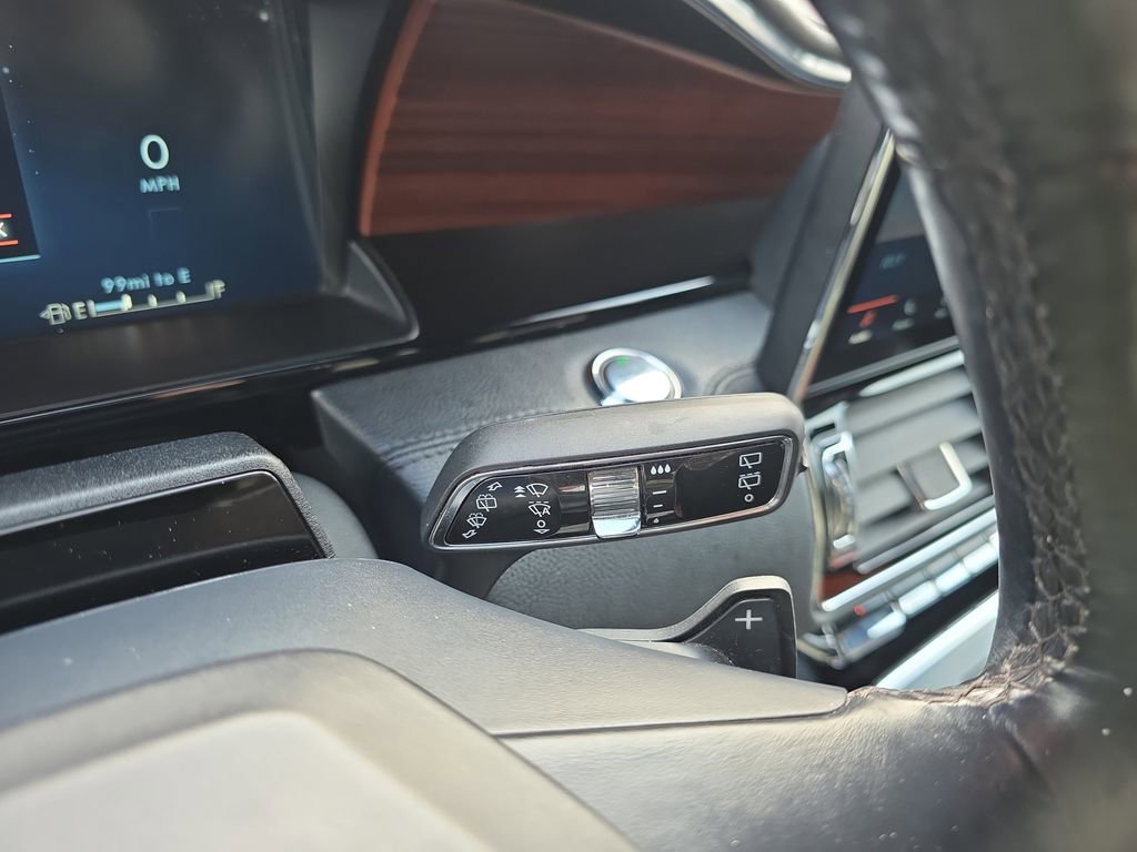 Used 2023 Lincoln Navigator Reserve image 24