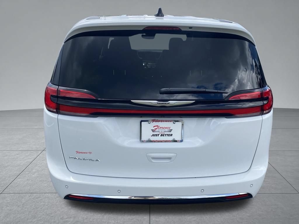 Used 2025 Chrysler Pacifica Select FWD image 14