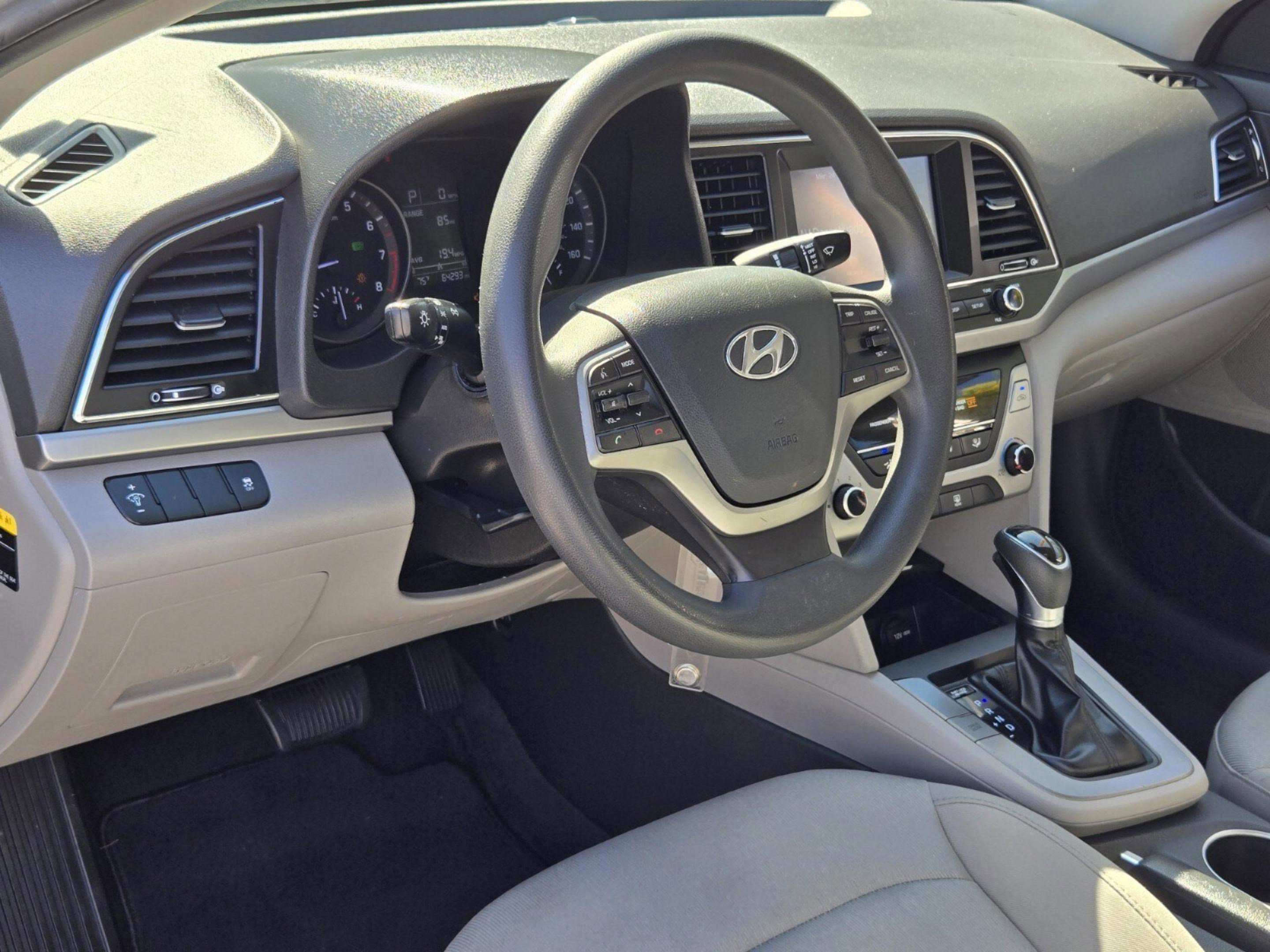 Used 2017 Hyundai Elantra SE image 32